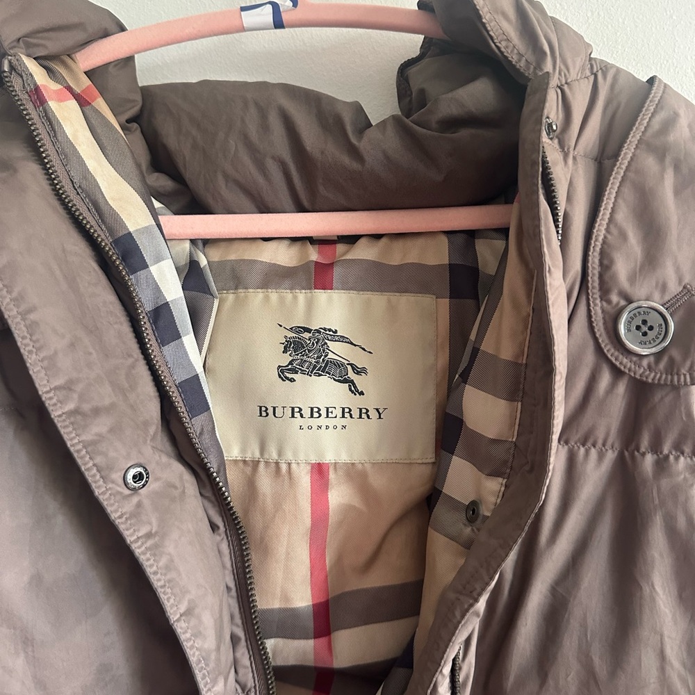 Burberry women’s puffer jacket size M - Picture 2 of 9